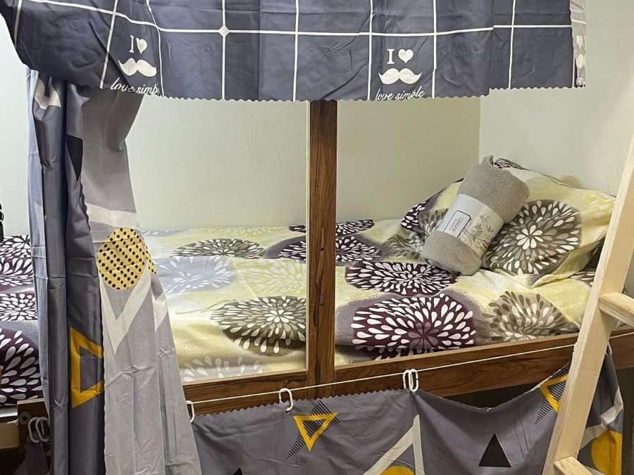 Royal House Capsule Hotel Dubai Exterior foto